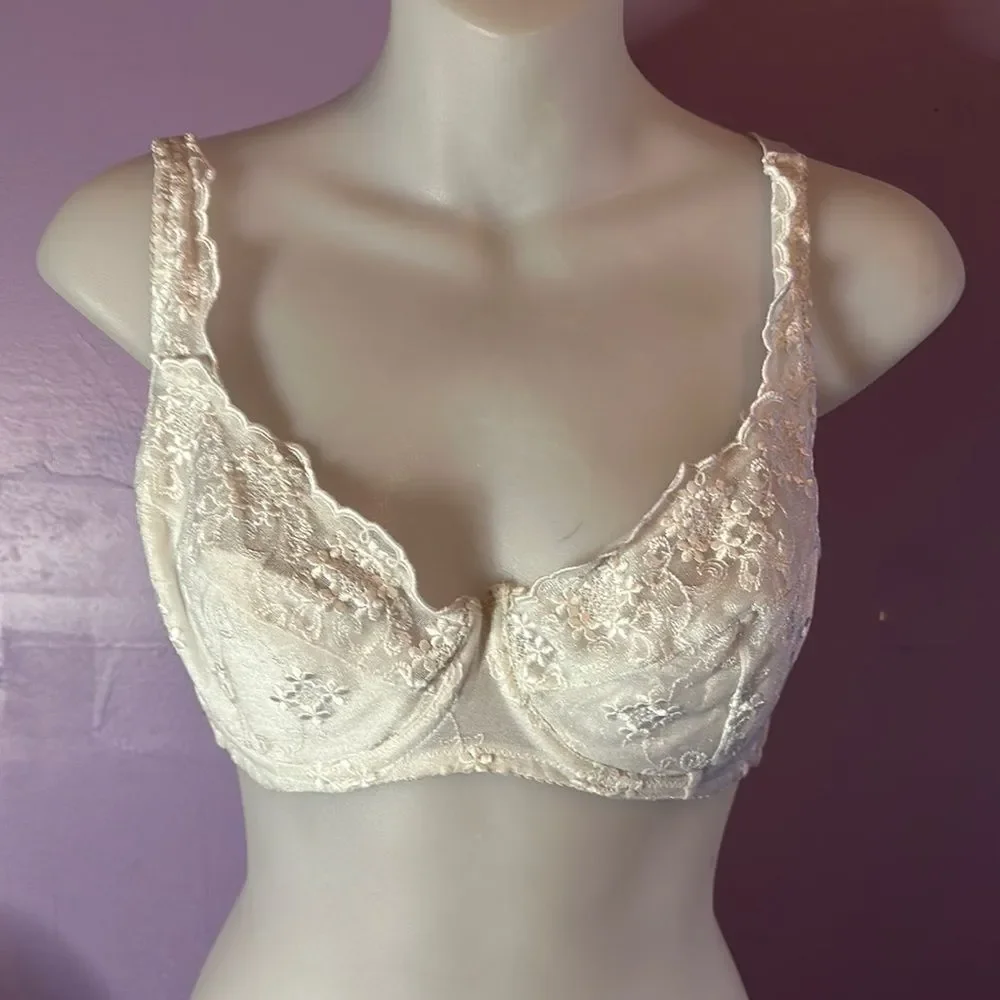 Frederick’s of Hollywood White Bra 34D Rear Hook Lingerie Underwire Sexy
